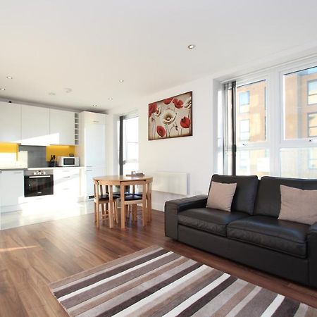 Contemporary Apartments With Secure Parking Ридинг Экстерьер фото