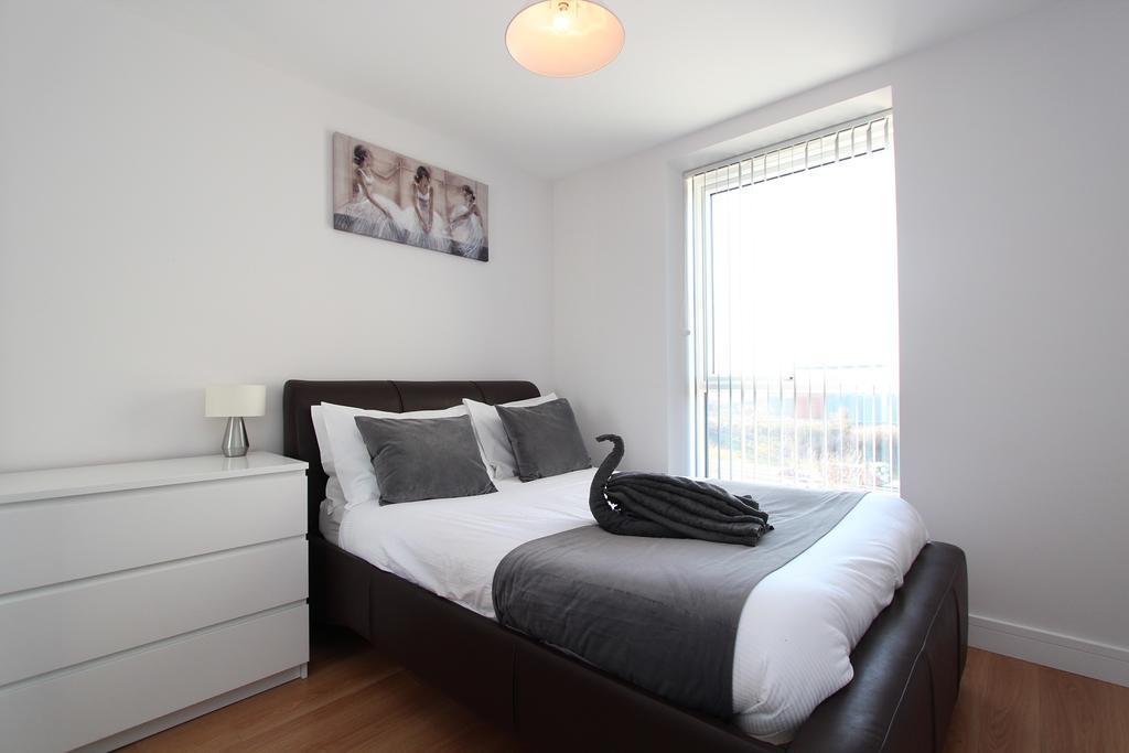 Contemporary Apartments With Secure Parking Ридинг Экстерьер фото