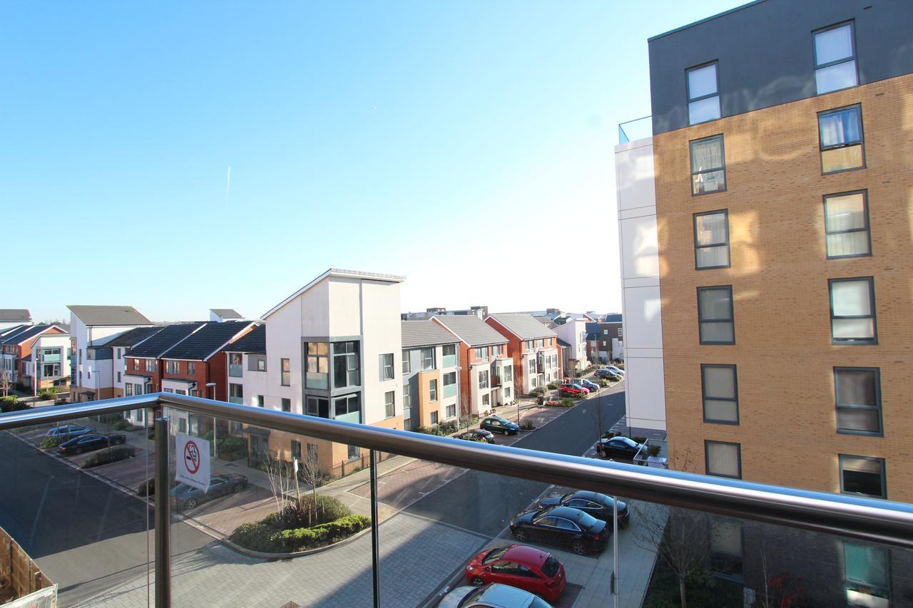 Contemporary Apartments With Secure Parking Ридинг Экстерьер фото