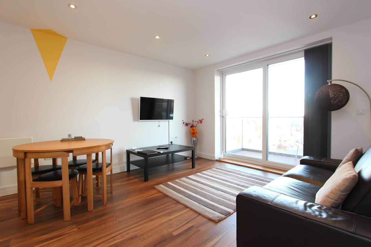 Contemporary Apartments With Secure Parking Ридинг Экстерьер фото