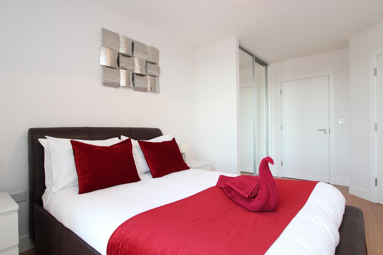 Contemporary Apartments With Secure Parking Ридинг Экстерьер фото