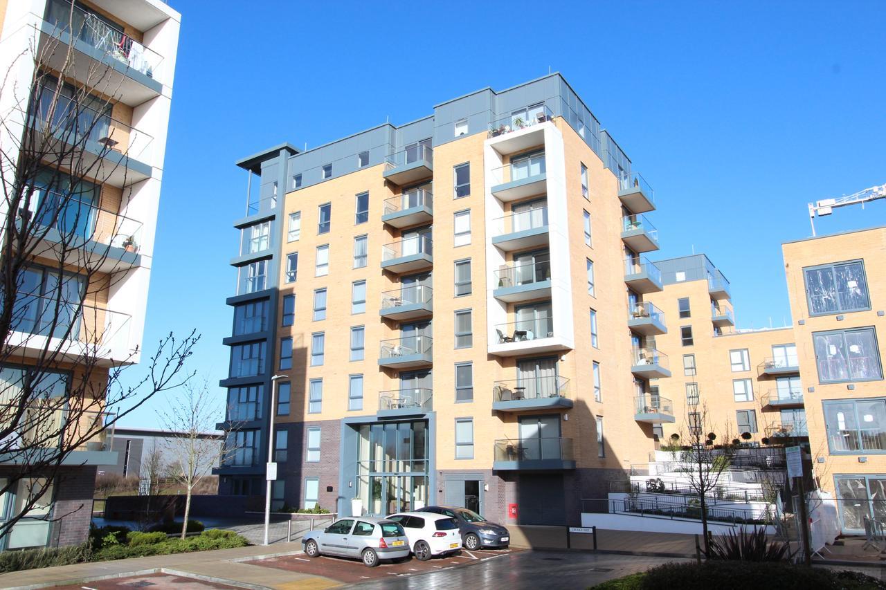 Contemporary Apartments With Secure Parking Ридинг Экстерьер фото
