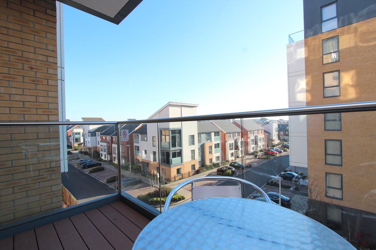 Contemporary Apartments With Secure Parking Ридинг Экстерьер фото