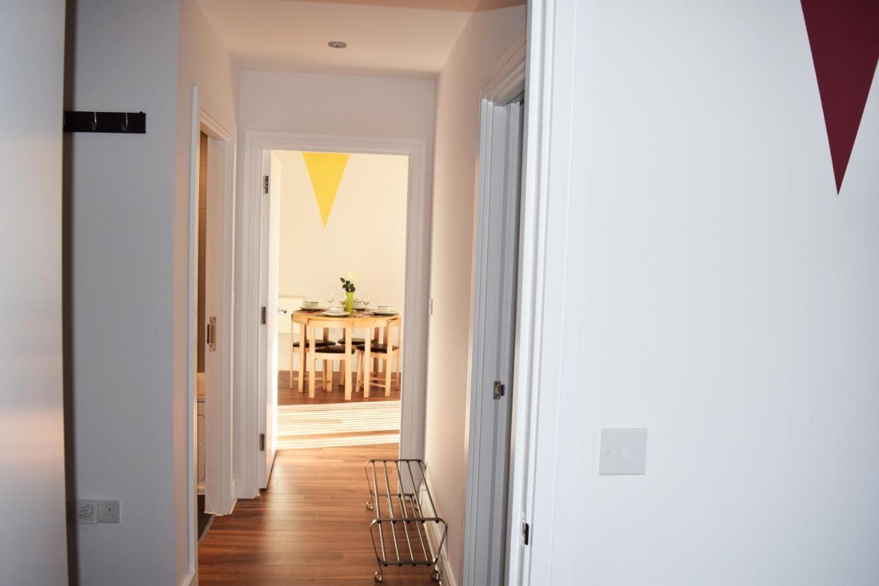 Contemporary Apartments With Secure Parking Ридинг Экстерьер фото