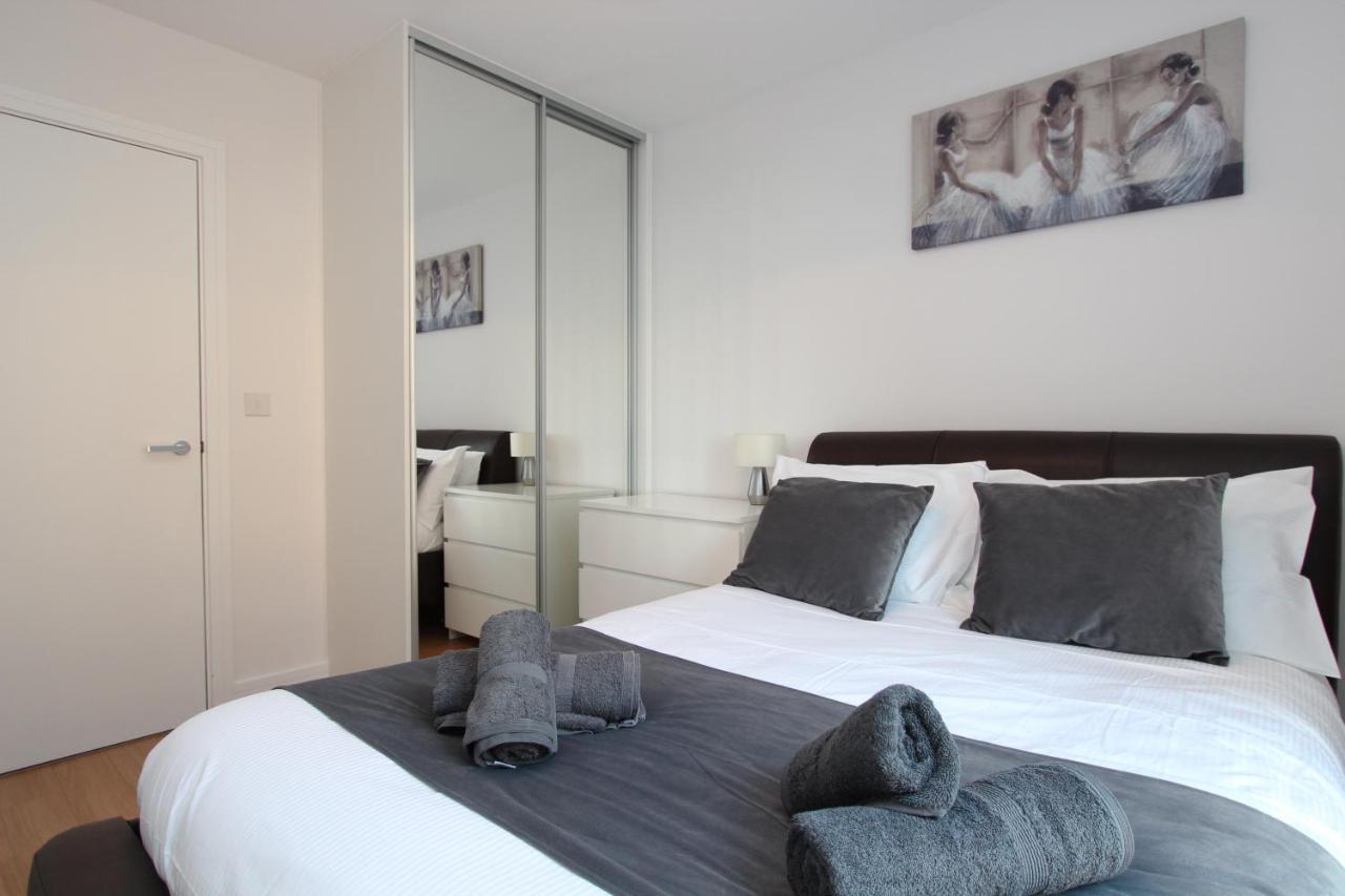 Contemporary Apartments With Secure Parking Ридинг Экстерьер фото