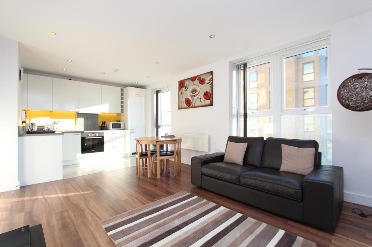Contemporary Apartments With Secure Parking Ридинг Экстерьер фото