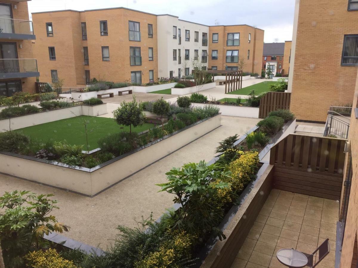 Contemporary Apartments With Secure Parking Ридинг Экстерьер фото